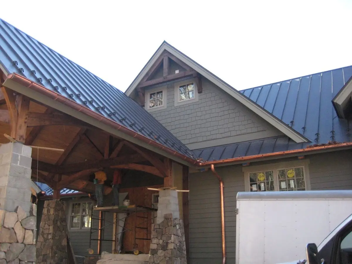 Craftsman Roofing team delivering quality roofing work in Laredo
